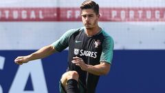 Andr&eacute; Silva entrenando con Portugal.