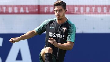 Andr&eacute; Silva entrenando con Portugal.