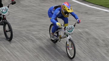 Mariana Paj&oacute;n, Vincent Pelluard y Carlos Ram&iacute;rez avanzan a semifinales del BMX en Tokio 2020.