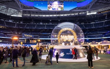 El estadio Santiago Bernabéu acoge la 'Mavidad Bernabeu'. Un envento para toda la familia en el que se puede disfrutar de un buen plan en estas fechas navideñas. En la imagen 'La Plaza de los Sueños'.
