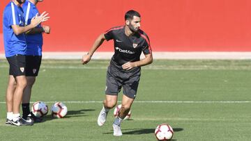 Gonalons, en su primer entrenamiento con el Sevilla.