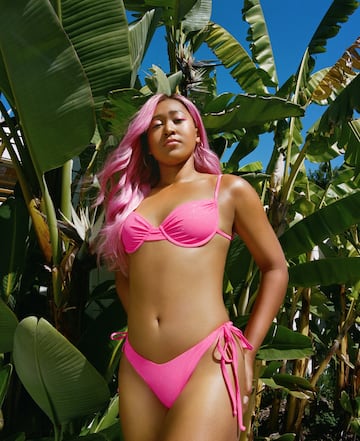 La tenista n迆mero uno del mundo, Naomi Osaka, presenta su primera colecci車n de trajes de ba?o tras asociarse con la marca Frankies Bikinis.