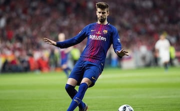 Canterano del Barcelona, es uno de los íconos del fútbol actual, tanto por su calidad como por su notoriedad en otros ámbitos más allá del deporte, así como sus polémicas declaraciones. Debutó profesionalmente con el Manchester United y, a su regreso con el Barcelona, acogió el '3', que porta orgullosamente desde 2008.