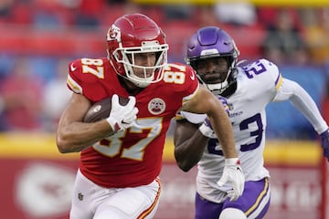 Kelce (105 recepciones, 1,416 yardas, 11 TDs en 2020) es el mejor tight end de la NFL. Punto.
