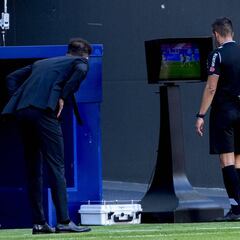 Un VAR más entrometido