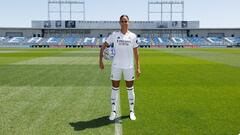 ¡La anhelada Lakrar es nueva jugadora del Real Madrid!