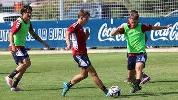 Juan Cruz junto a Pablo Ibáñez y Darko en un entrenamiento.