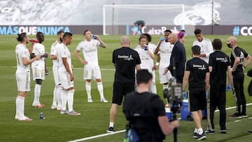 Zidane abronc&oacute; a sus jugadores en la pausa de hidrataci&oacute;n de la segunda mitad porque el Eibar dominaba a placer.