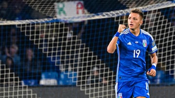 Italy's forward Mateo Retegui celebrates after scoring during the UEFA Euro 2024 Group C qualification match between Italy and England, on March 23, 2023 at the Diego-Maradona stadium in Naples. (Photo by Alberto PIZZOLI / AFP)