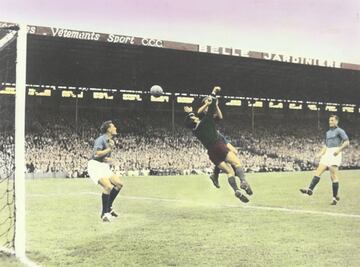 Francia. La segunda gran goleada de la Selección fue a Francia. El partido se disputó en Zaragoza un 14 de abril de 1924 y la selección bleu se llevó un 8-1. Gaspar Rubio con cuatro goles fue letal, los dobletes de Bienzobas y Goiuru redondearon la buena tarde española. Veinte años después en Colombes España volvía meter una goleada a los franceses, esos sí menos abultada 1-5. Un hat trick de Basora y un doblete de Gainza finiquitaron el marcador. Esta sería la última vez que Francia sería goleada por la Selección española.

