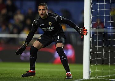  En el Villarreal, encontró estabilidad y protagonismo. Llegó cedido en 2013 y fue fichado definitivamente en 2014, permaneciendo hasta 2022. Se convirtió en el portero con más partidos en Primera División en la historia del club, con más de 200 encuentros oficiales, incluyendo actuaciones destacadas en Liga, Europa League y Champions. A pesar de sufrir varias lesiones graves, siempre regresó con fuerza, ganándose el respeto de la afición y del vestuario.

