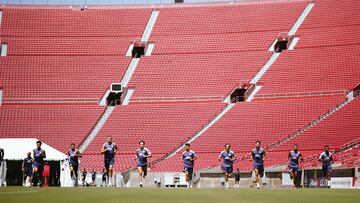 Los jugadores del Atlético se ejercitan en Los Ángeles.