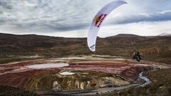Campeón Mundial de parapente acrobático se prepara en Laguna Roja