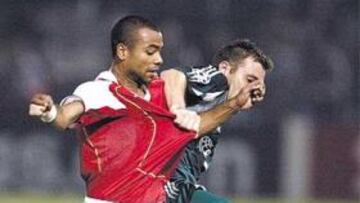 <b>SIGUE EL CLULEBRÓN. </b>Ashley Cole tiene los días contados en el Arsenal; su futuro está en Stamford Bridge.