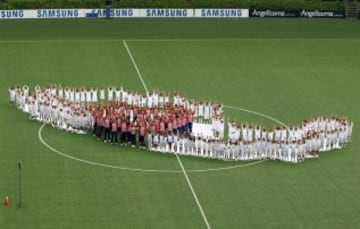 En el torneo de Clausura 2012 la foto se tomó en el centro del campo representando que Guadalajara es el corazón de México