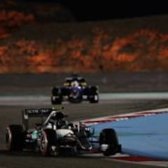 Rosberg vence por delante de Raikkonen y Hamilton