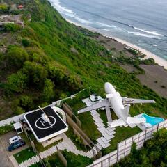 Así es el Boeing 737 convertido en mansión con precios medios de 3.000 euros la noche