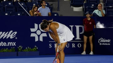 Tennis - WTA 500 - Monterrey Open - Club Sonoma, Monterrey, Mexico - August 20, 2025 Emma Navarro of the U.S. reacts during her round of 16 match against Alycia Parks of the U.S. REUTERS/Daniel Becerril