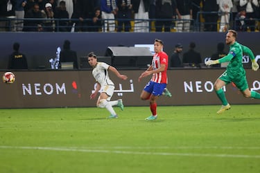 5-3. Contraataque del Real Madrid. Brahim Díaz supera a Jan Oblak en carrera, se anticipa a un balón dividido y marca a portería vacía.