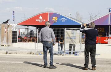 Ya están preparadas las Fan zones del Sevilla y Barça