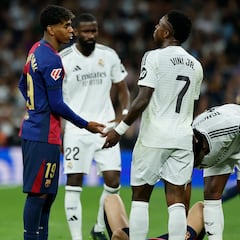 Vinicius condena los insultos racistas en el Bernabéu, el Madrid investiga y LaLiga denuncia