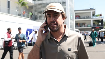 Formula One F1 - Mexico Grand Prix - Autodromo Hermanos Rodriguez, Mexico City, Mexico - October 23, 2025 Aston Martin's Fernando Alonso arrives ahead of the Mexico Grand Prix REUTERS/Henry Romero
