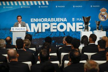 El alcalde de Madrid, José Luis Martínez Almeida, interviene durante el acto en el que el Real Madrid presentó el título de la Euroliga de baloncesto.
