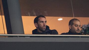 Godín, en el palco del Wanda Metroplitano durante el Atlético-Sant Andreu.