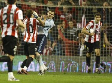 El 14-03-2009, Casillas y Yeste, que guardan una buena relación desde el Mundial Sub-20 que ganaron en Nigeria, tuvieron un encontronazo. Iker protestó que el Athletic no echase el balón fuera en el 1-2 cuando Sneijder estaba en el suelo, Yeste empujó al meta que se fue al suelo y se llevó las manos a la cara (le dio en el pecho). El árbitro expulsó al vasco.