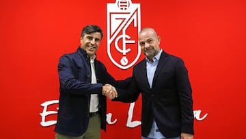Nico Rodr¨ªguez y Paco L¨®pez se estrechan la mano,.