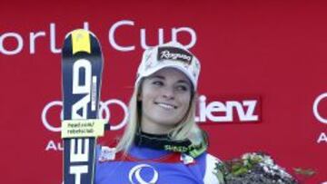 Lara Gut celebra la victoria en la Copa del Mundo.