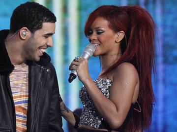 Drake junto a Rihanna.