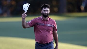 Augusta (United States), 09/04/2023.- Jon Rahm of Spain acknowledges the crowd on the eighteenth hole of the final round of the Masters Tournament at the Augusta National Golf Club in Augusta, Georgia, USA, 09 April 2023. (España, Estados Unidos) EFE/EPA/ERIK S. LESSER
