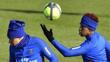 El central Presnel Kimpembe, junto al delantero Kylian Mbapp&eacute;, del PSG.