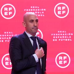 RFEF president Luis Rubiales to be suspended immediately after refusing to resign