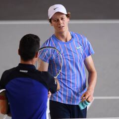 Sinner deja fuera a Bautista y se medirá con Thiem en la final