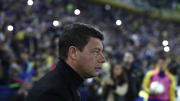 Boca Juniors' team coach Sebastian Battaglia is seen before the Argentine Professional Football League Tournament 2022 match against Arsenal at La Bombonera stadium in Buenos Aires, on June 5, 2022. (Photo by ALEJANDRO PAGNI / AFP)