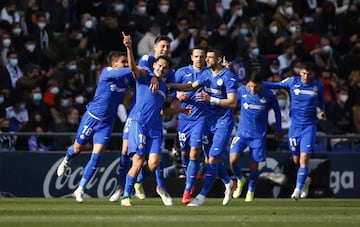 Getafe 1-0 Real Madrid | Militao controló siendo el último e intentó regatear a Ünal, perdiendo el balón y propiciando un mano a mano. El killer azulón disparó por bajo y batió a Courtois.