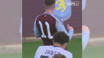 Canterano del Aston Villa imita festejo de Jhon Durán