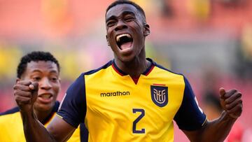 Ecuador&#039;s Felix Torres celebrates after scoring against Paraguay during the South American qualification football match for the FIFA World Cup Qatar 2022 at the Rodrigo Paz Delgado Stadium in Quito on September 2, 2021. (Photo by Dolores Ochoa / various sources / AFP)