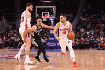 En julio de 2018 volvió a los Pistons para una temporada. Defendió la camiseta un total de 49 partidos.
