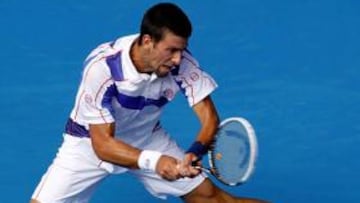 MUY RÁPIDO. El tenista serbio se mueve como pocos en la pista. Es difícil que no llegue a una bola.