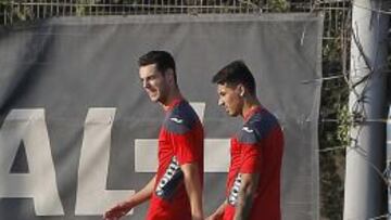 Burgui y Hern&aacute;n P&eacute;rez, este lunes, en su primer entrenamiento con el Espanyol.