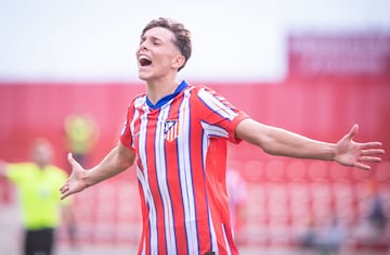 Sergio Esteban celebra su gol al Leipzig.