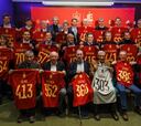 La Selección rinde homenaje a sus leyendas en Barcelona