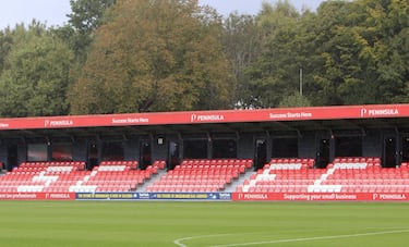 Una de las tribunas del Peninsula Stadium.