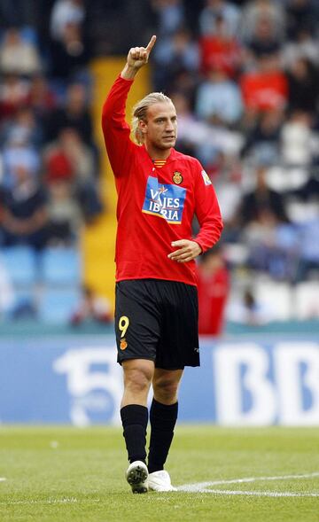 Jugó dos temporada en el Barcelona (desde 2004 a 2006) y una en el Mallorca, la 2006-07.