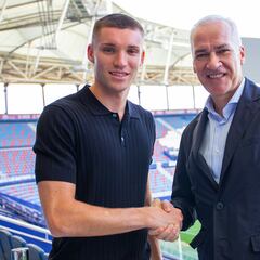 Álex Primo prolonga su contrato hasta 2028