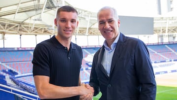 Álex Primo prolonga su contrato hasta 2028