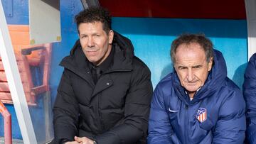 Simeone y el Profe Ortega en el banquillo en el Lugo-Atlético de Copa del Rey en la 23-24. Un dupla para suplir al preparador físico.